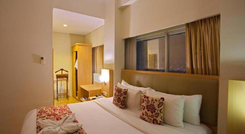 Horison Ultima Semarang Hotel Kültér fotó