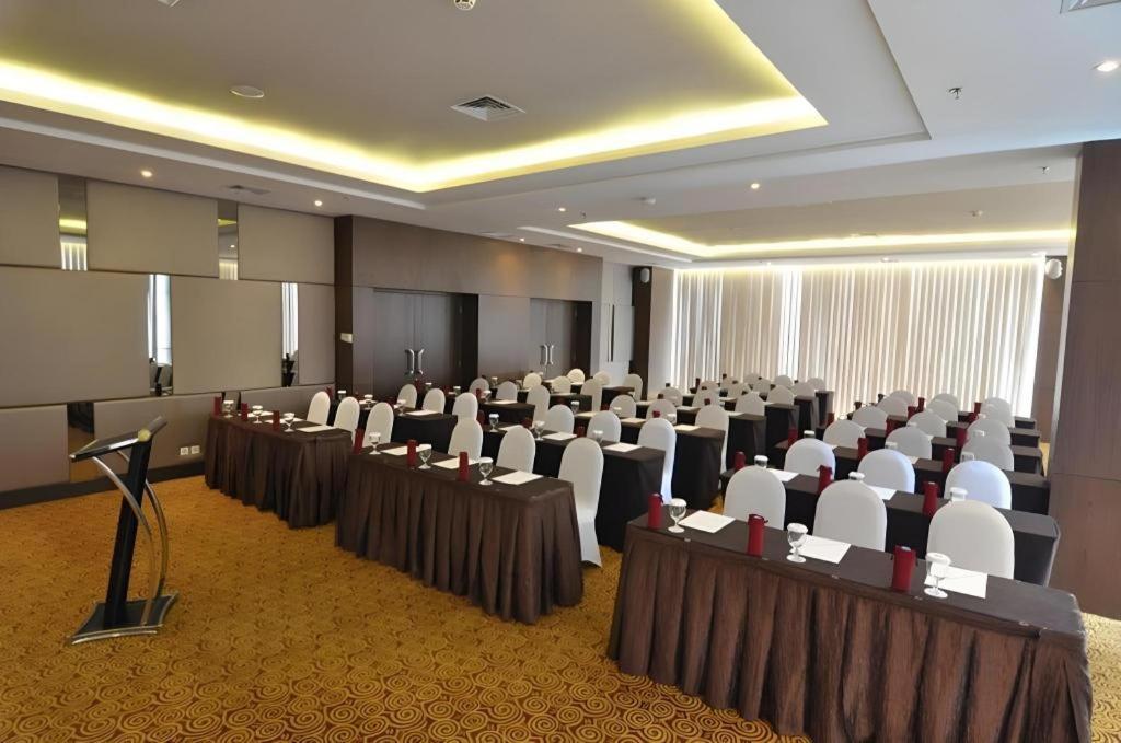 Horison Ultima Semarang Hotel Kültér fotó