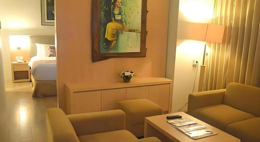 Horison Ultima Semarang Hotel Kültér fotó
